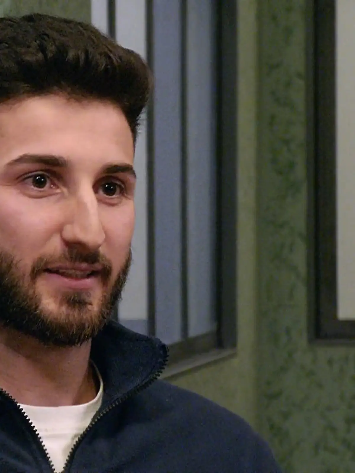 Bild zu: "Juliana und John entdecken überraschend viele Gemeinsamkeiten"