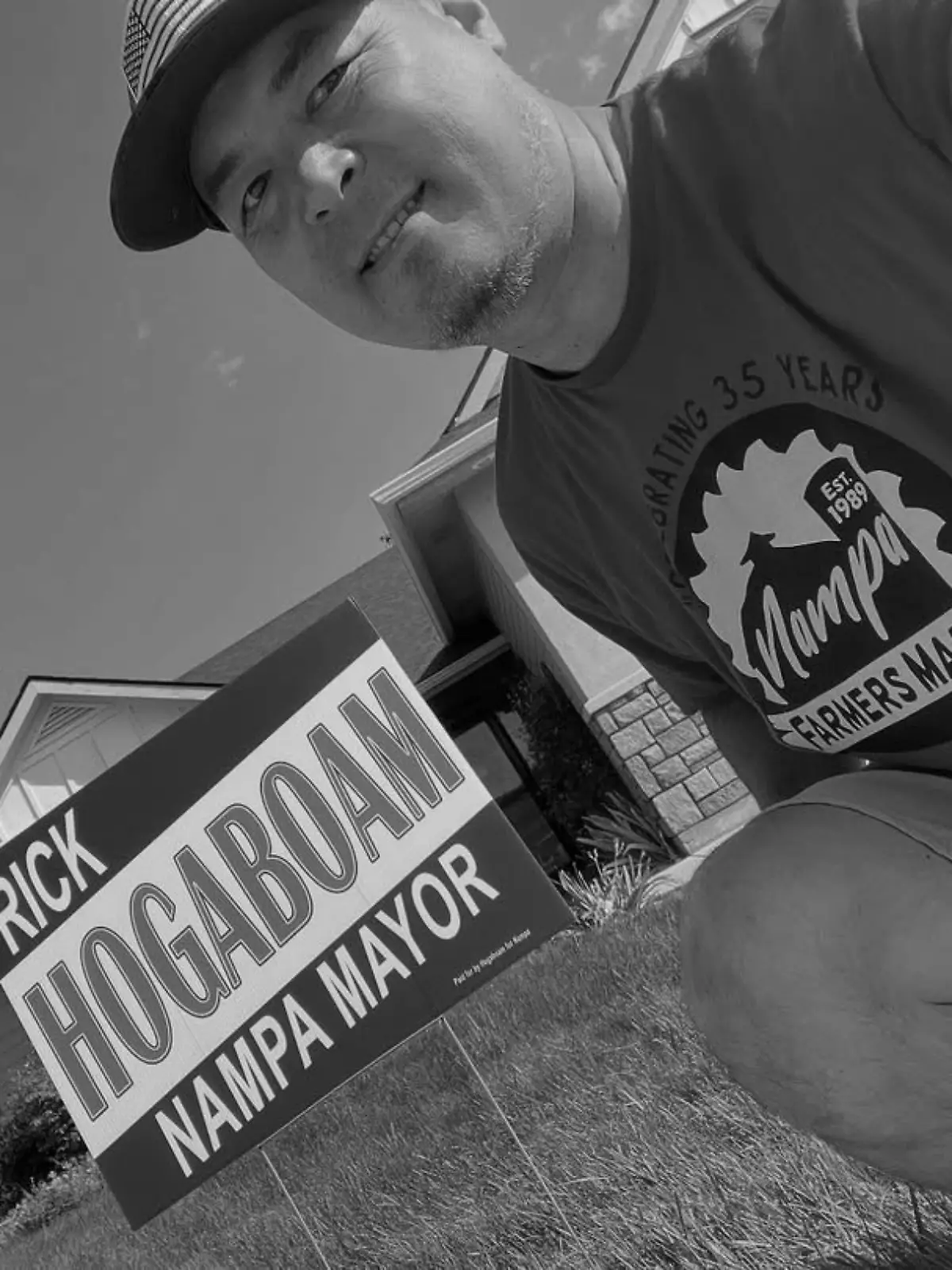 Bild zu: "Neugewählter Bürgermeister kollabiert während Rede und stirbt"