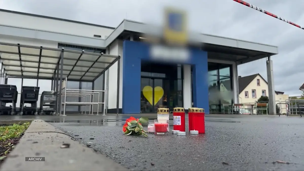 In Supermarkt erstochen - Prozessauftakt Jugendlicher (16) stirbt in Lemgo