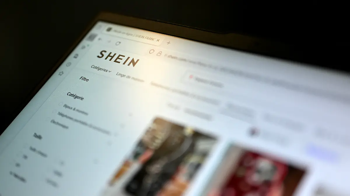 This photograph shows the Asian e-commerce giant Shein website page on a laptop in Paris on November 5, 2025. Shein announced to AFP on November 5, 2025 that it is suspending its "marketplace" in France, meaning the products offered online by third-party sellers, after the scandal linked to the sale of sex dolls resembling little girls. (Photo by Julie SEBADELHA / AFP)