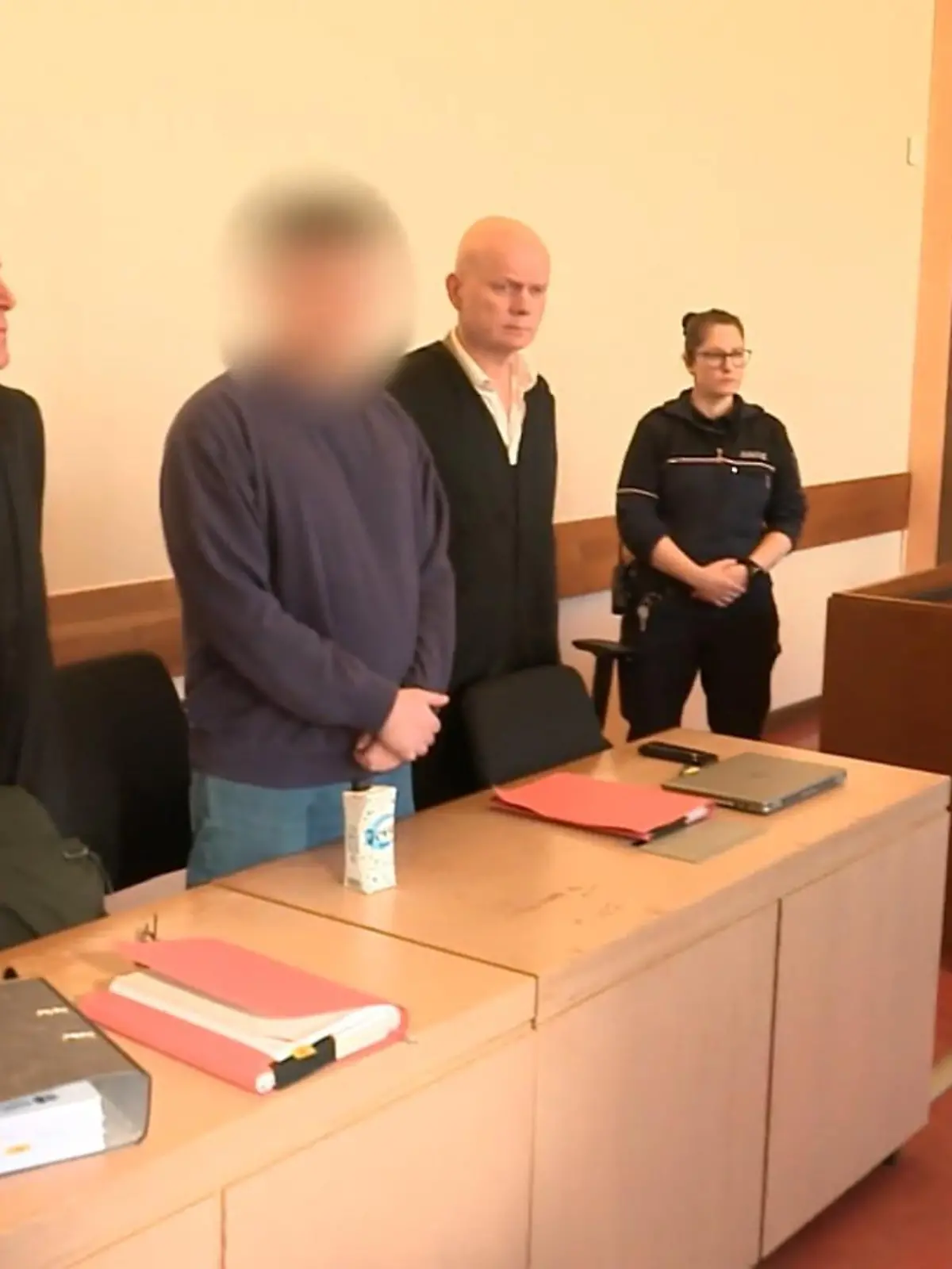 Bild zu: "Er hat Julius (†16) im Edeka erstochen!"