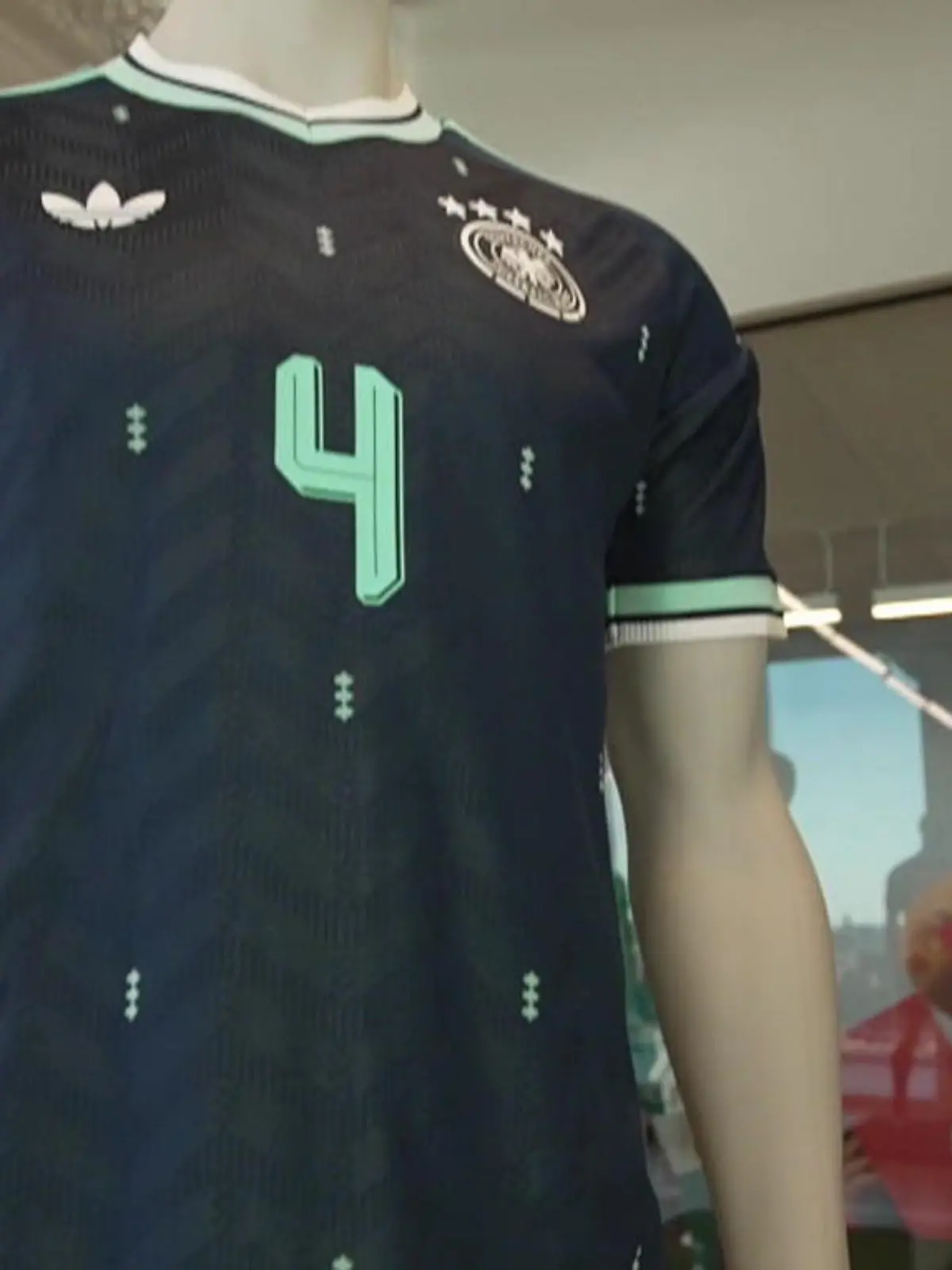 Bild zu: "DFB enthüllt WM-Trikot! Dieses schräge Detail hat keiner erwartet"