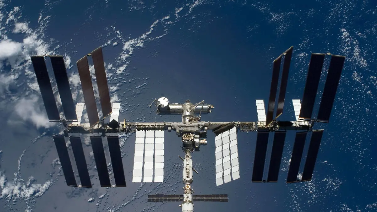  Internationale Raumstation ISS über der Erde - PUBLICATIONxINxGERxSUIxAUTxHUNxONLY WAX20090327517