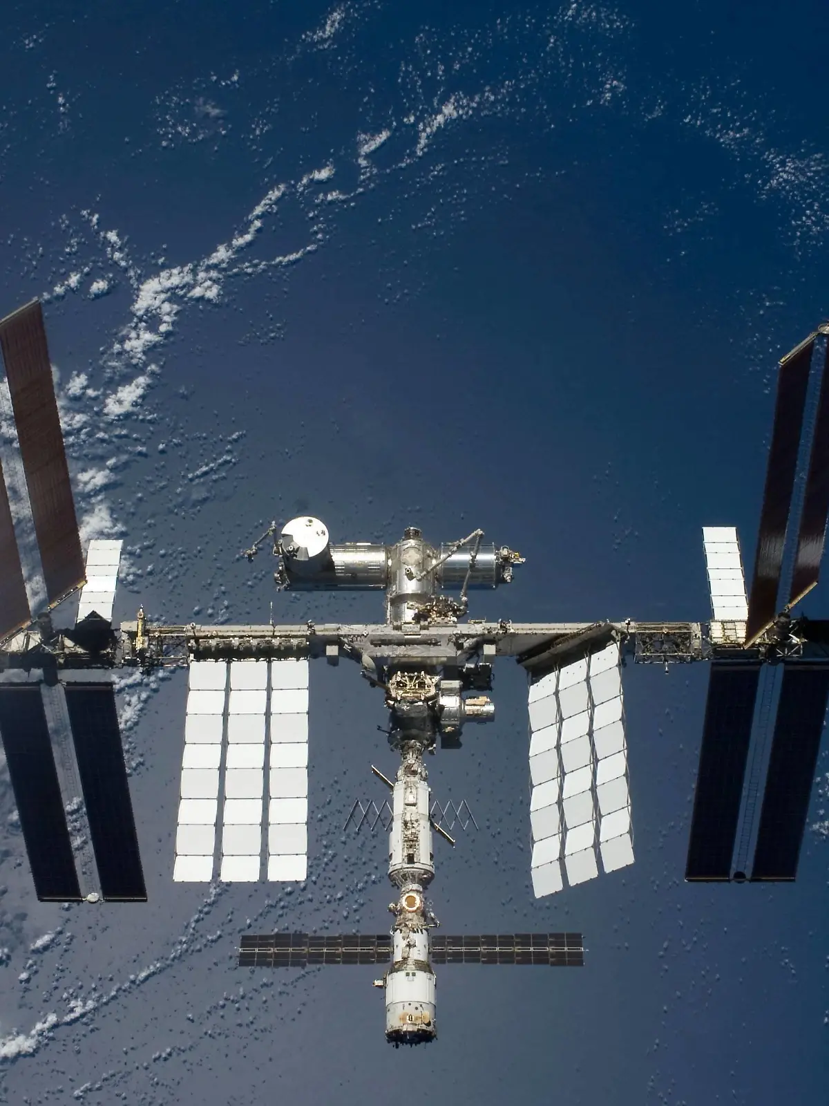  Internationale Raumstation ISS über der Erde - PUBLICATIONxINxGERxSUIxAUTxHUNxONLY WAX20090327517