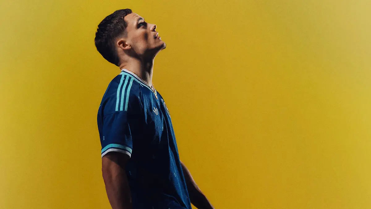 Florian Wirtz findet das neue Auswärtstrikot «ungewöhnlich».