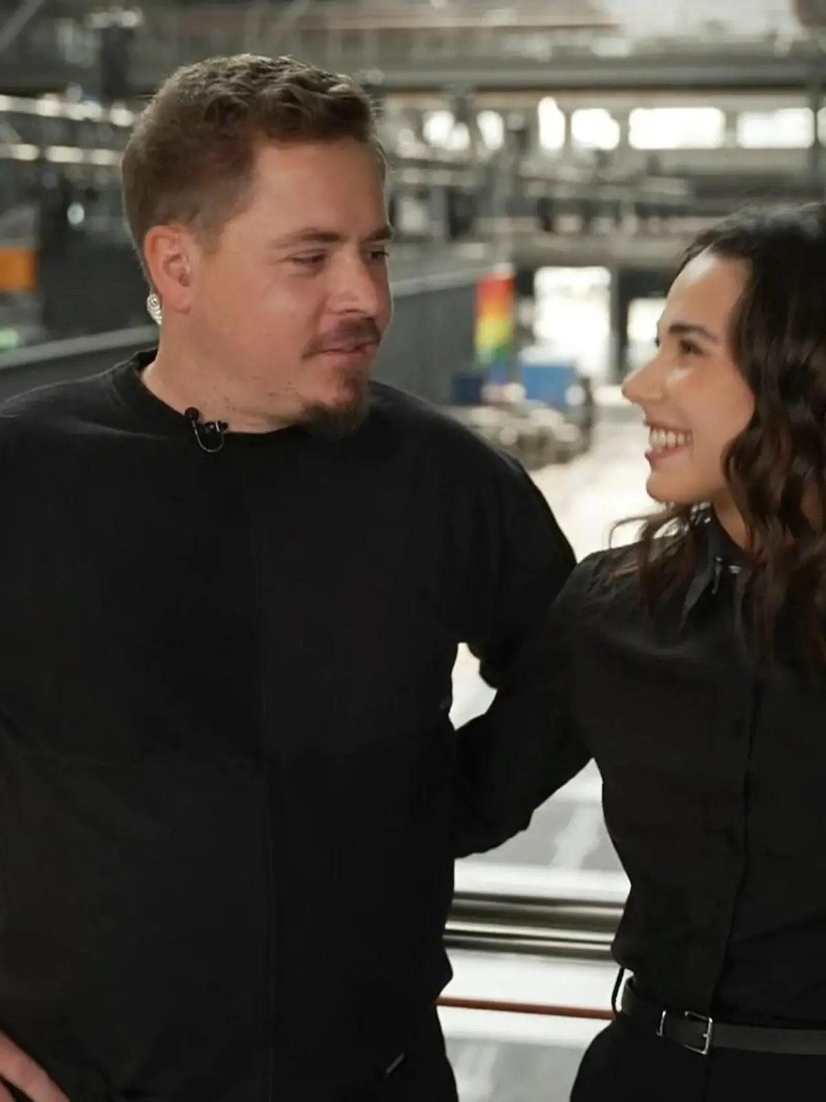 Bild zu: "Wie seine Tochter Gustav Schäfer im Tanztraining auf Trab hält"