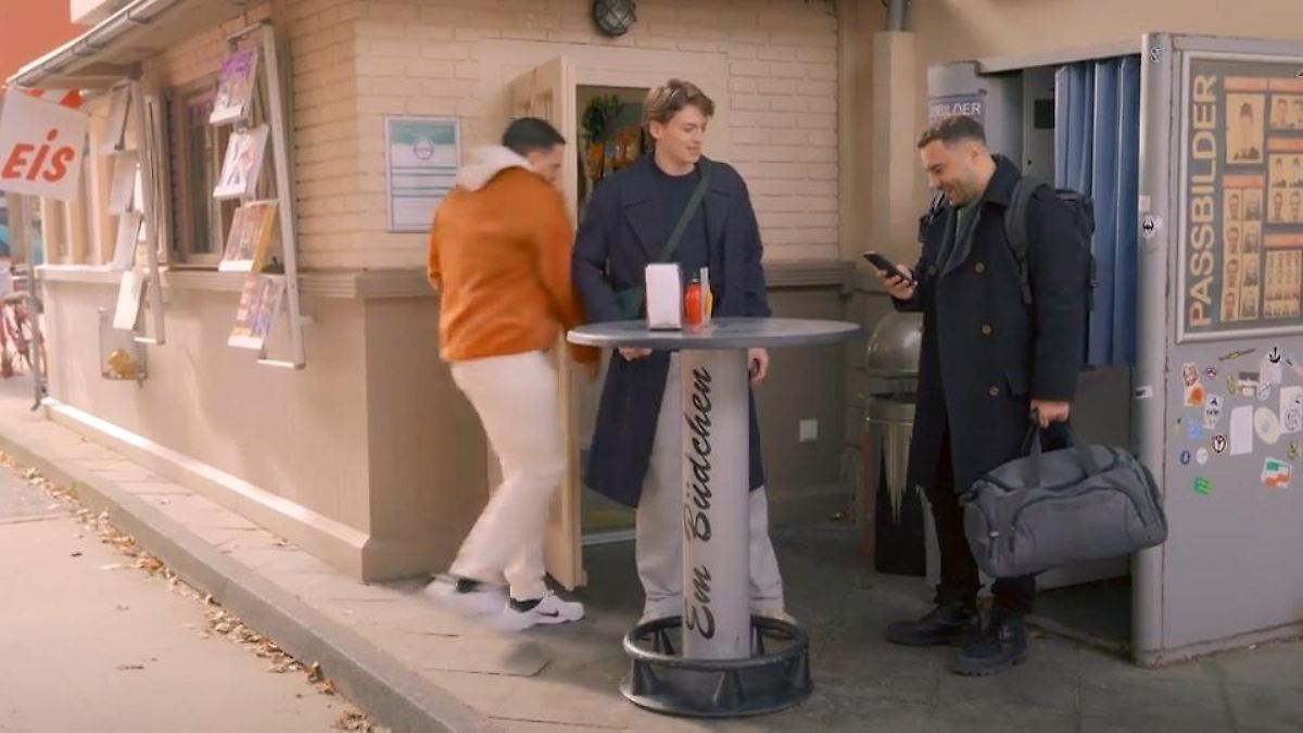 „Unter uns“-Folge vom 25.03.26 auf RTL+: Easy hat Julius als  Überraschungsgast für Ringo dabei