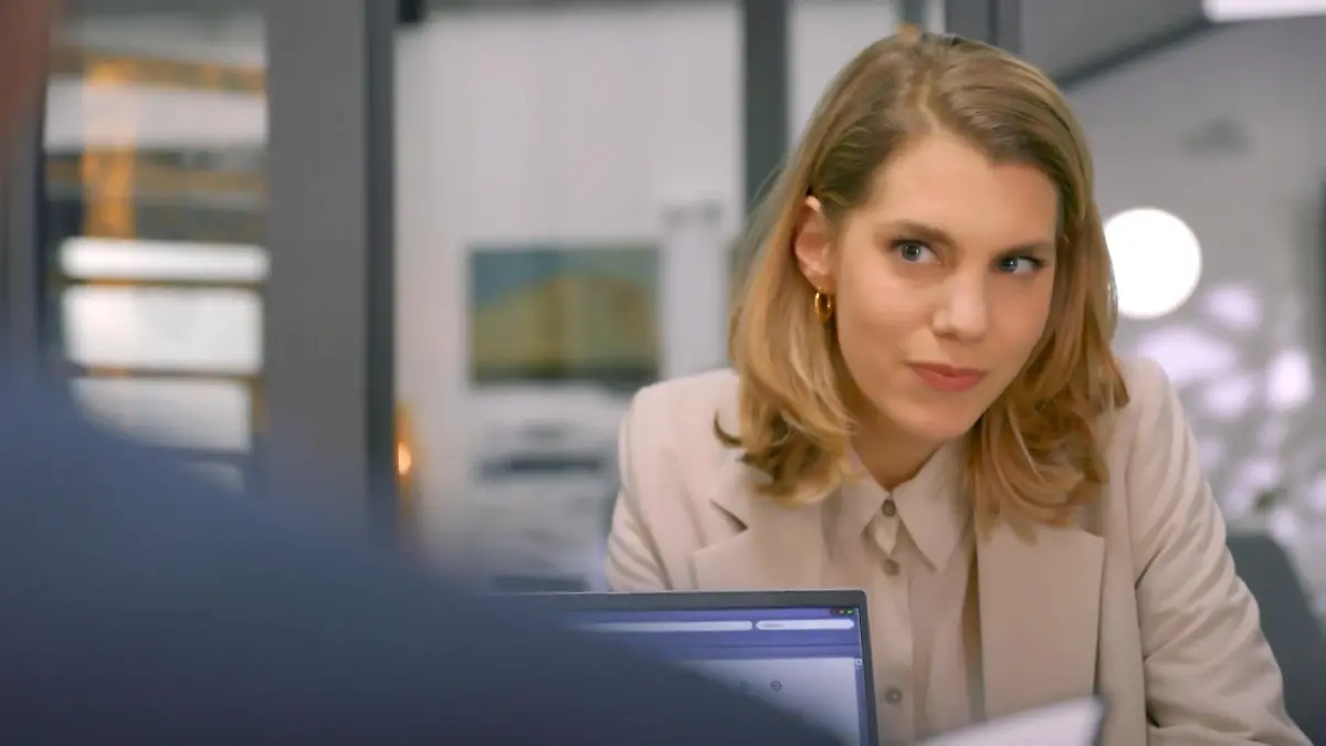 Stella macht Benedikt ein lukratives Angebot „Unter uns“-Folge vom 26.03.26 auf RTL+