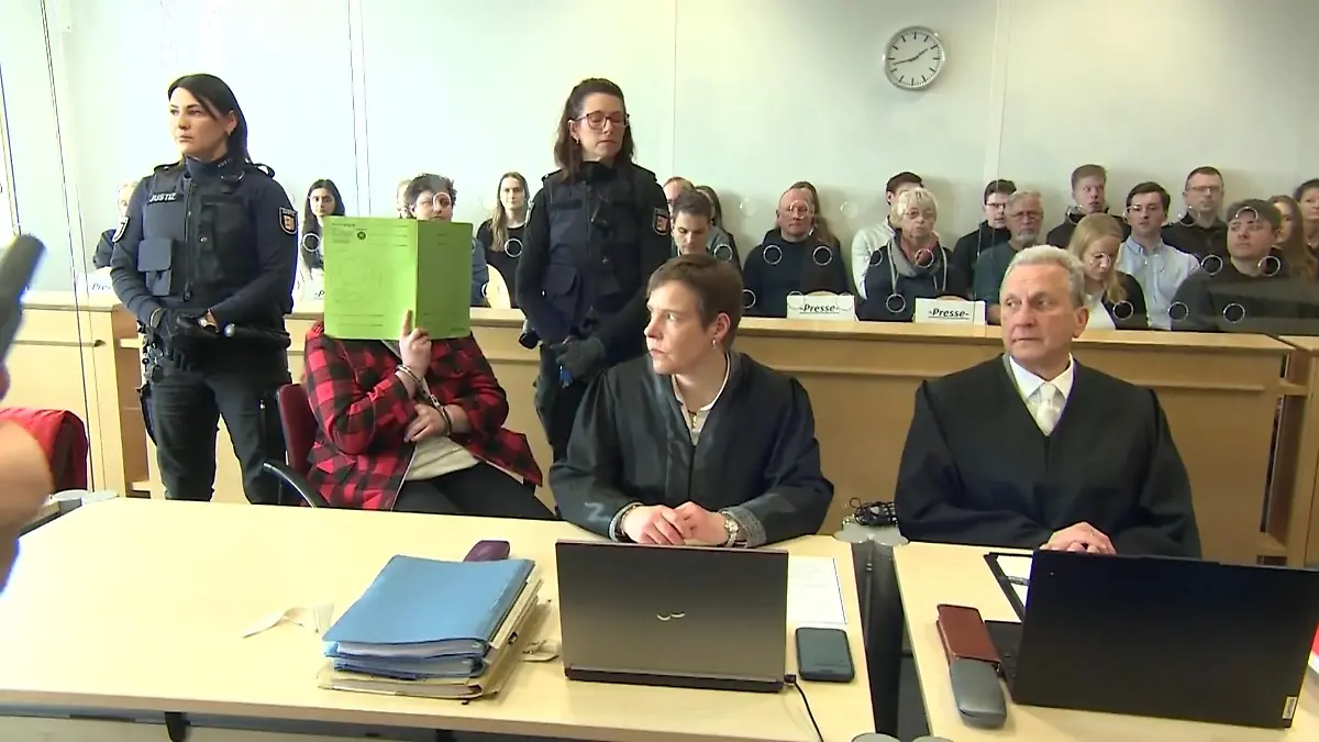 Haben Kim und Vanessa H. Baby Ashley verhungern lassen? Eltern stehen vor Gericht