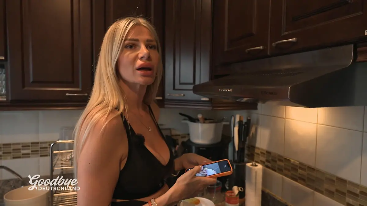 Olga ist genervt: Ihre Mitarbeiter führen den Salon nicht gut Kundin hat sich beschwert