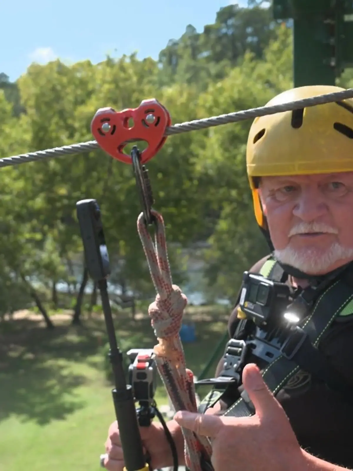 Bild zu: "Zipline mit geprellter Rippe - Jürgen (72) geht Risiken ein"