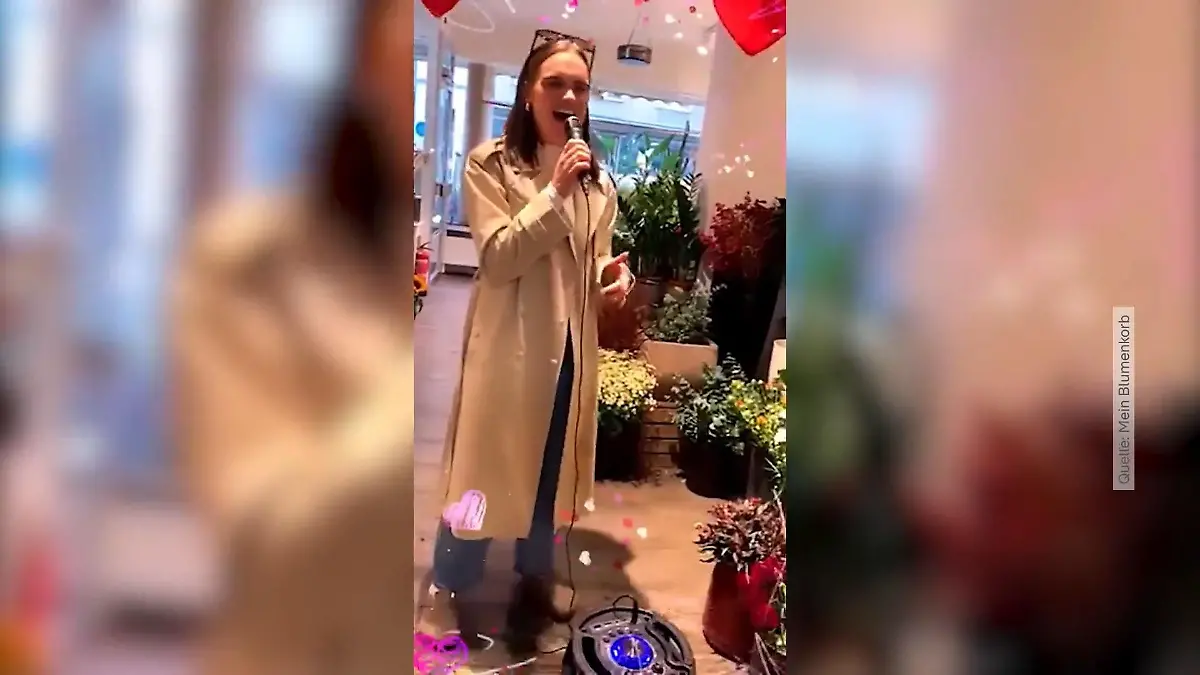 Karten-Kunden müssen Karaoke singen Blumenladen in Düsseldorf