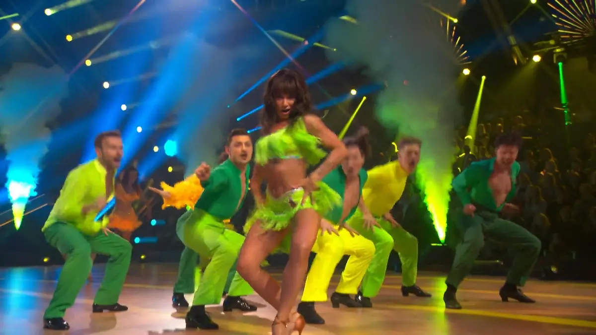 Gute Laune und heiße Rhythmen beim Opening der „Let’s Dance“-Profis „Let’s Dance“ – Show 3