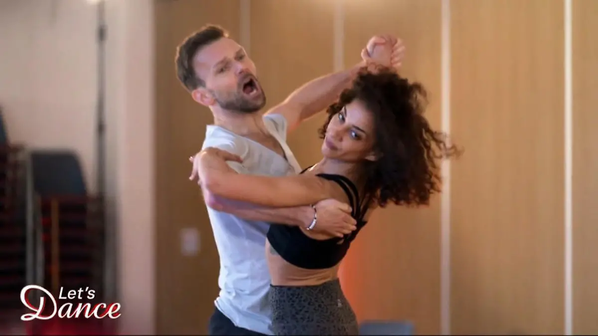 Quickstep mit Vadim: Kann Nadja sich die rasante Schrittfolge merken? Side, side, hop?