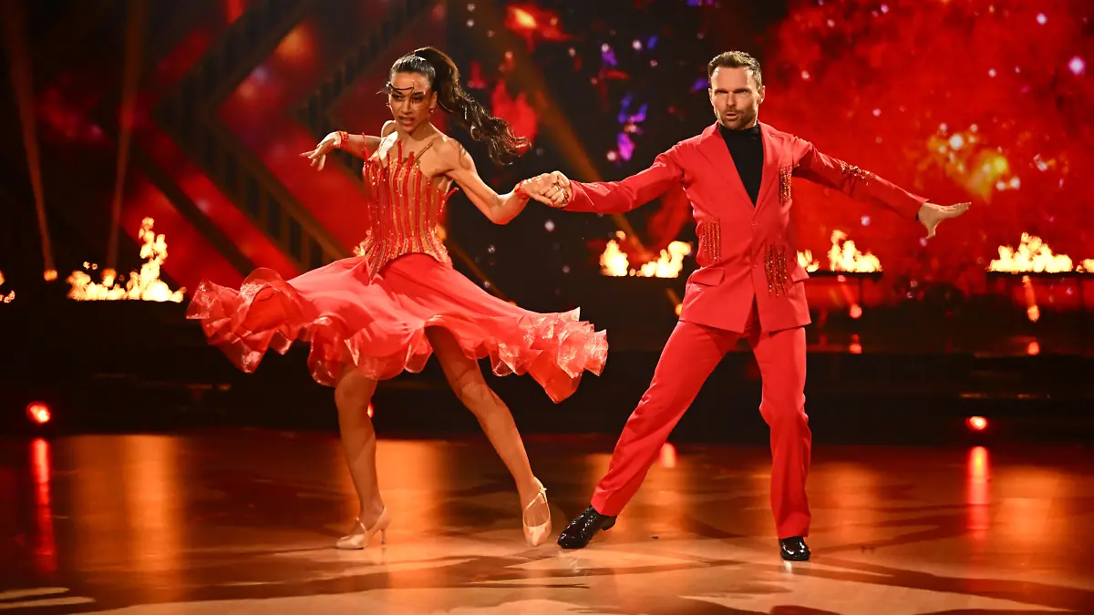 Mit ihrem Quickstep sorgt Nadja Benaissa für „Fire“ auf dem Tanz-Parkett In „Let’s Dance“-Show 3