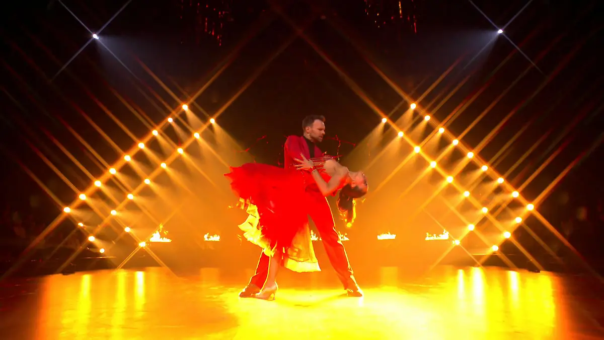 Quickstep mit Wow-Effekt: Nadja und Vadim bringen das Parkett zum Glühen Jubel im Studio