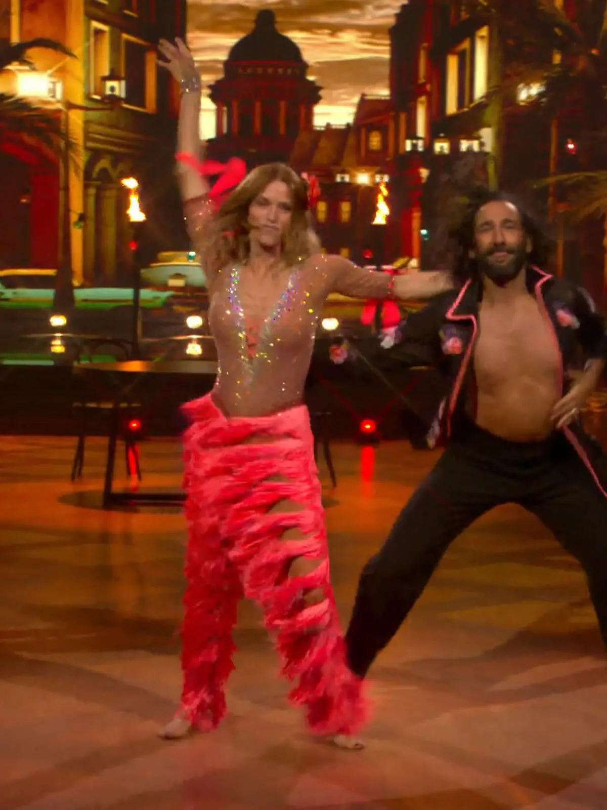 Bild zu: "Feurige Salsa: Esther und Massimo bringen pure Energie auf die Tanzfläche"