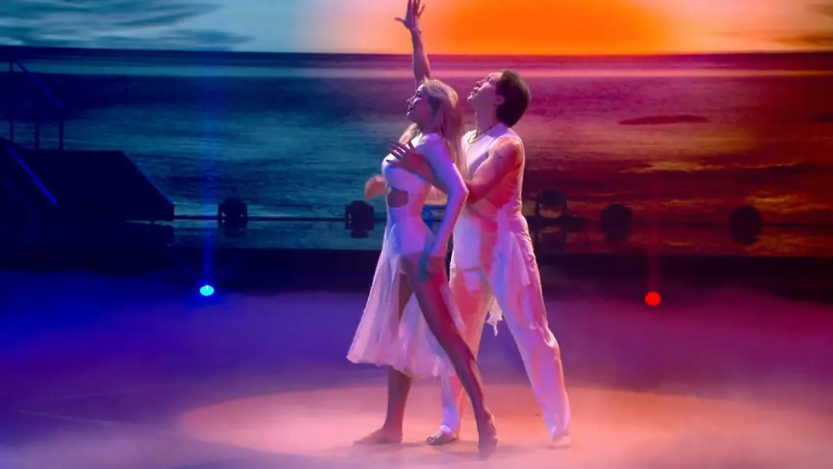 Emotionaler Contemporary: Anna-Carina und Evgeny zeigen eine berührende Seite Große Emotionen