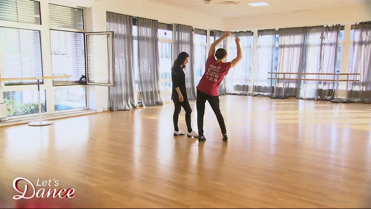 Samba im Training: Macht Joels Hüfte  schon, was sie soll? Hüfte außer Kontrolle