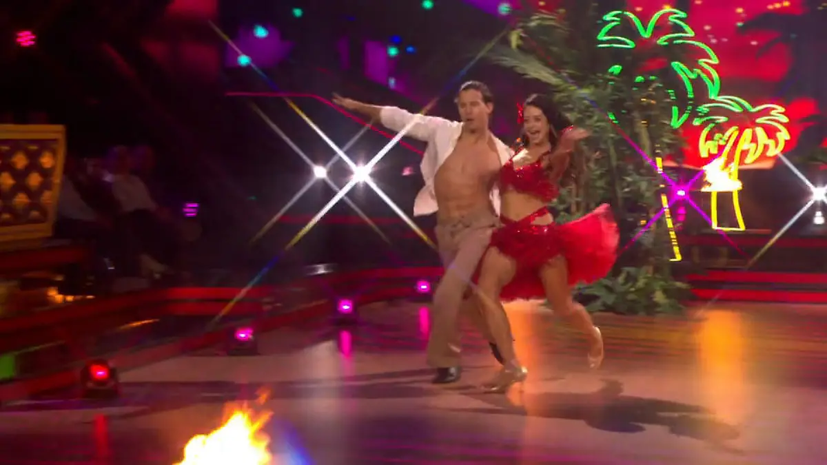 Feurige Samba zu „You Turn Me On“: Joel und Malika drehen auf Heiße Hüfte, große Show