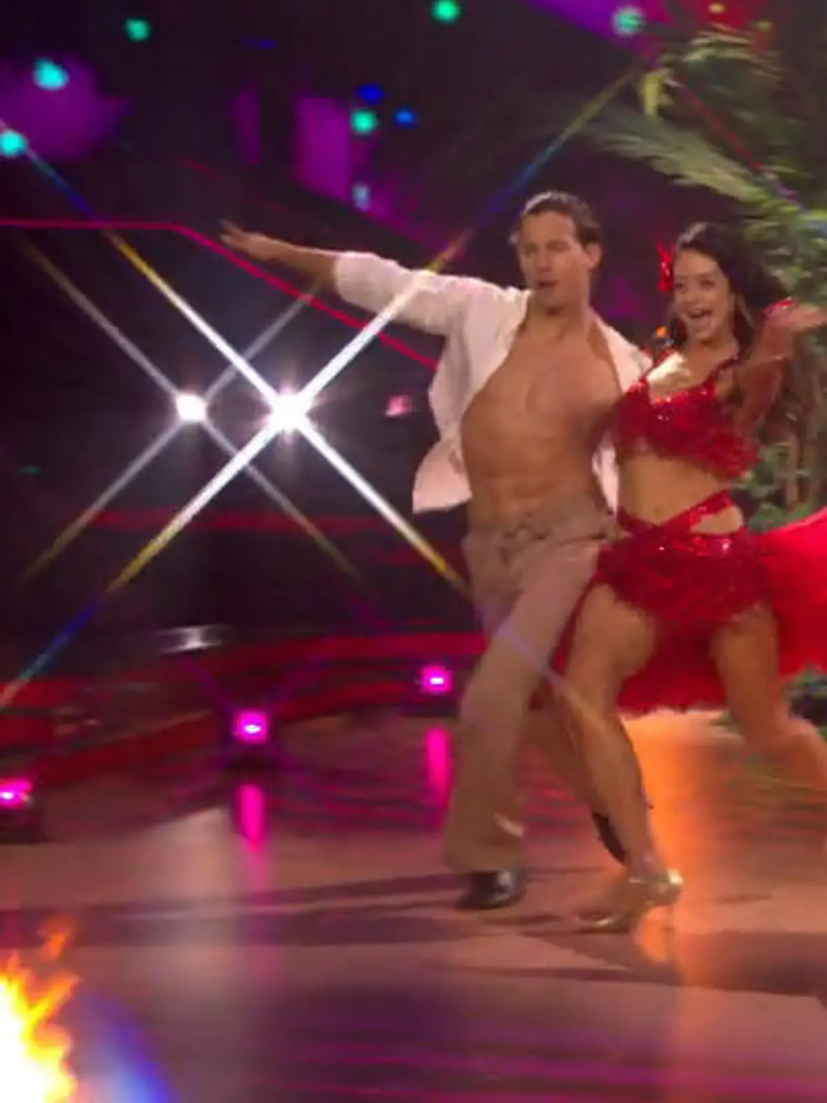 Bild zu: "Feurige Samba zu „You Turn Me On“: Joel und Malika drehen auf"