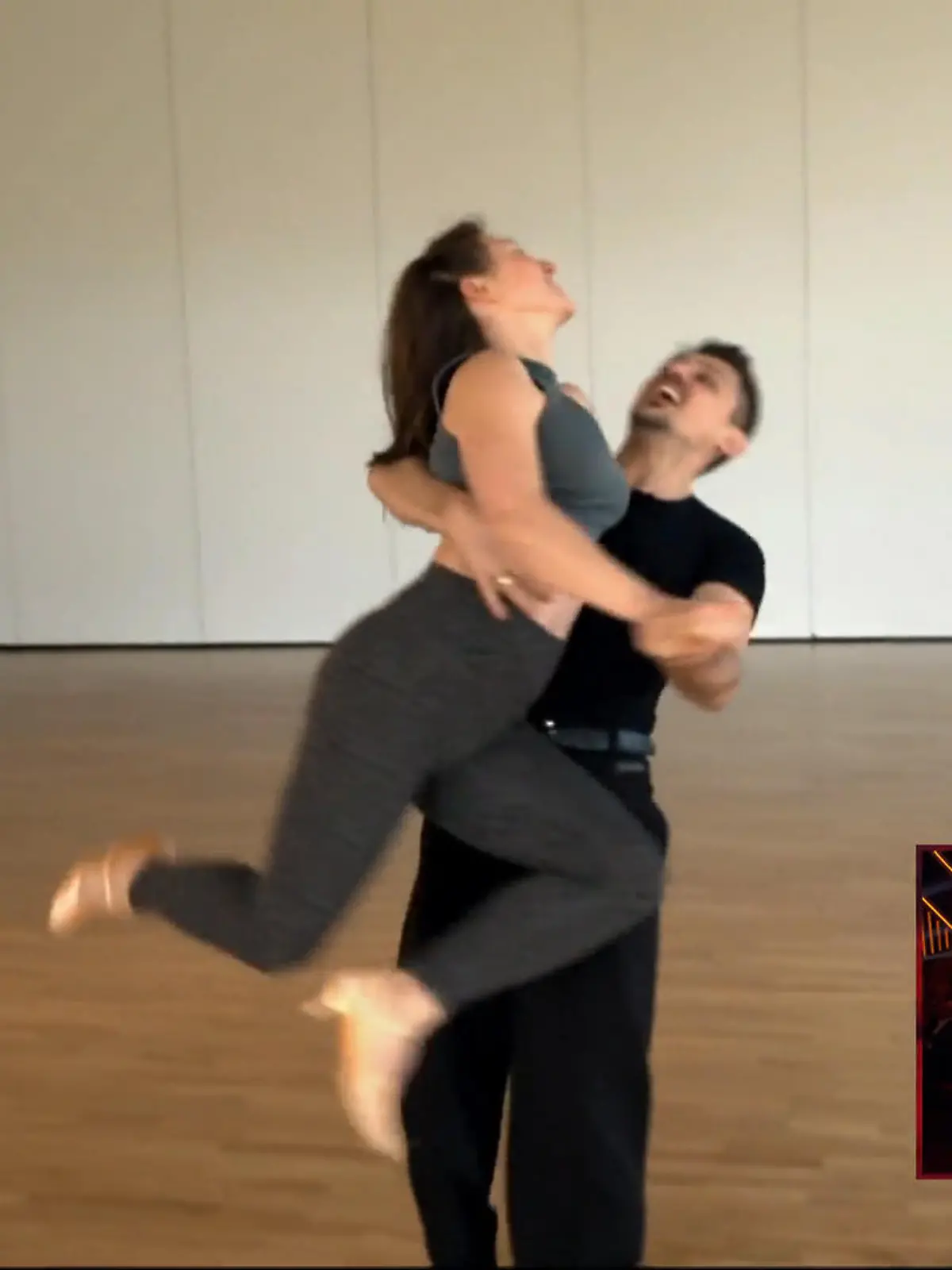 Bild zu: "Langsamer Walzer im Training: Finden Bibi und Zsolt den richtigen Fuß-Einsatz?"