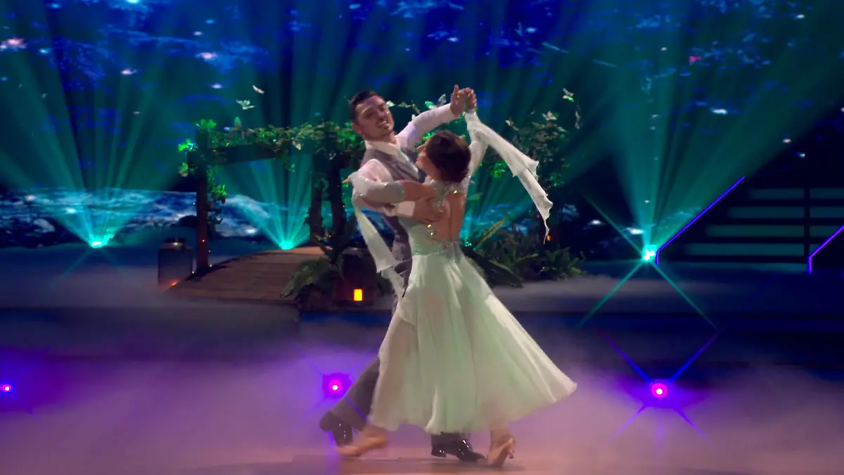 Langsamer Walzer voller Gefühl: Bibi und Zsolt begeistern auf dem Parkett Starker Auftritt