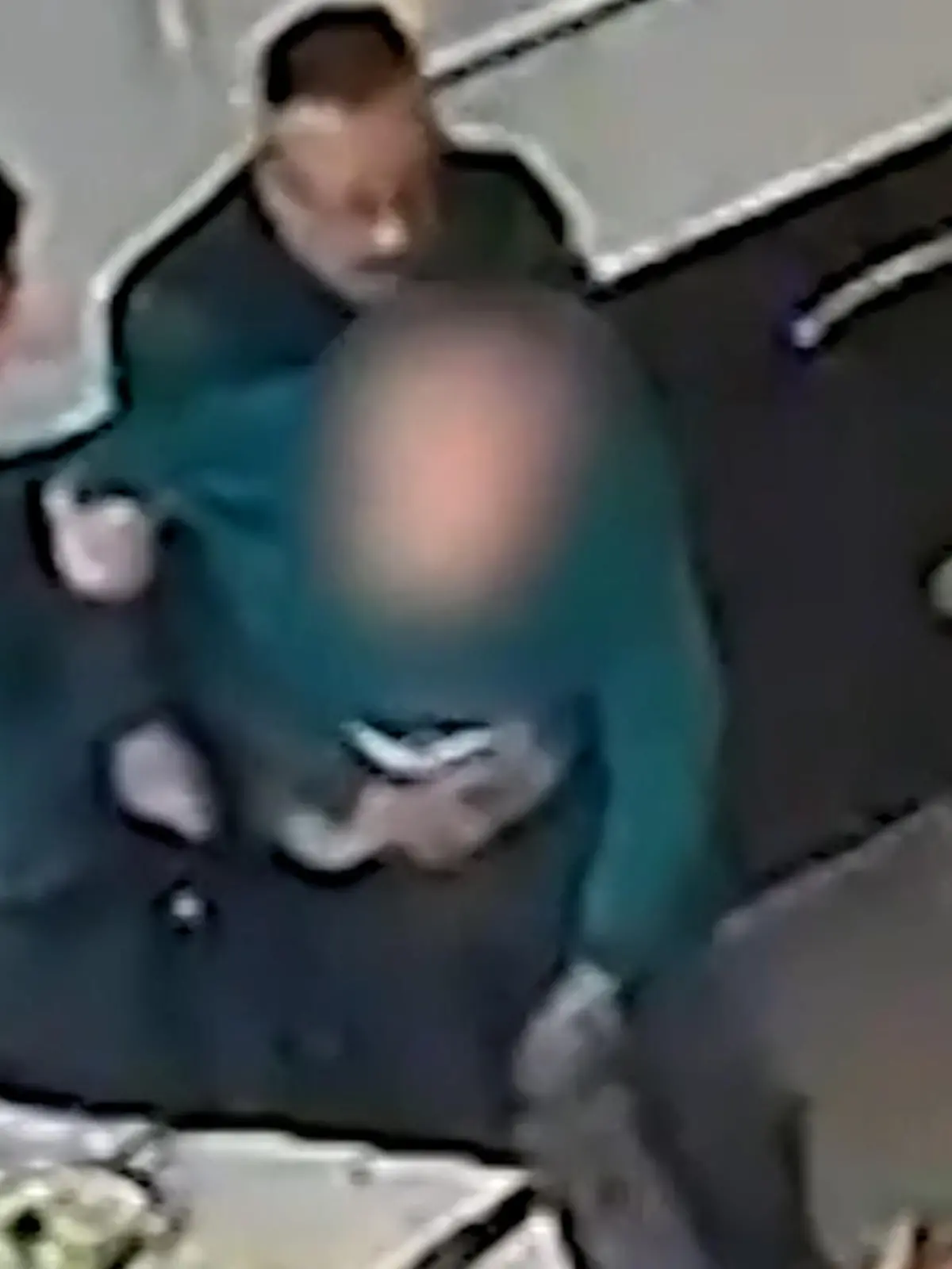 Bild zu: "Polizisten retten erstickenden Mann in Restaurant – mit diesem Trick!"