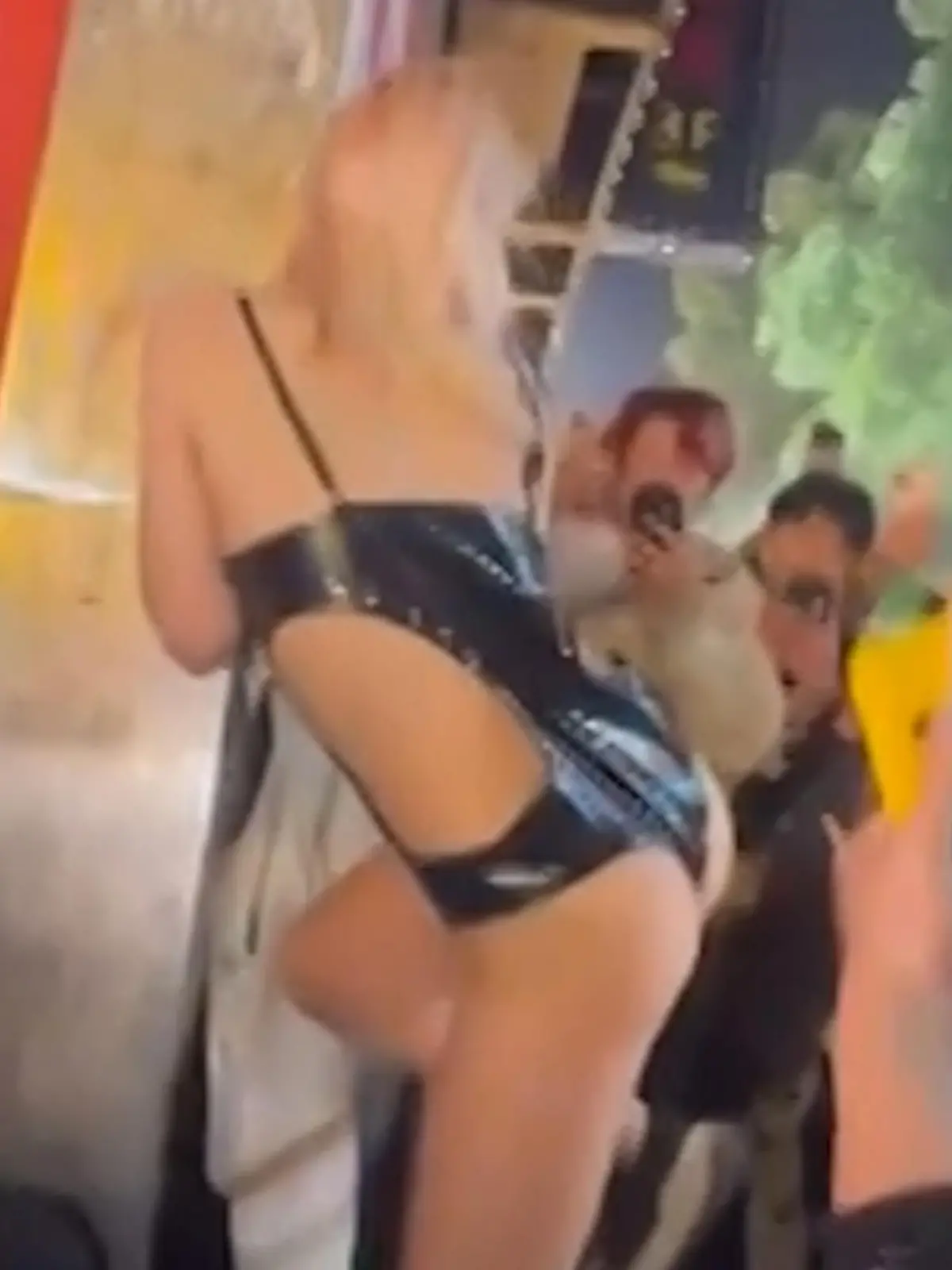 Bild zu: "Diese Lady ist zu sexy für Chinas Straße – Festnahme!"