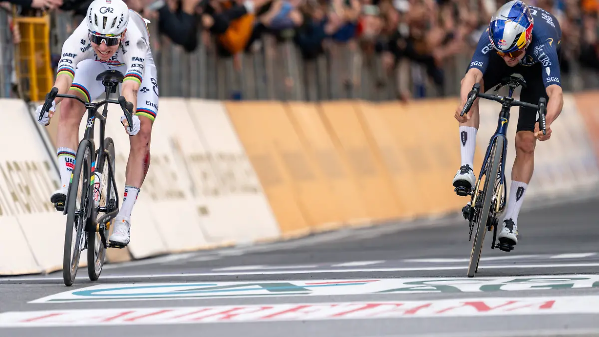 Slovenian Tadej Pogacar L wins before British Tom Pidcock the sprint at the finish of the Milano-Sanremo one day cycling race for men, 298km from Milan to San Remo, Italy, Saturday 21 March 2026. DAVIDxPINTENS PUBLICATIONxNOTxINxBELxFRAxNEDxLUX x168478175x