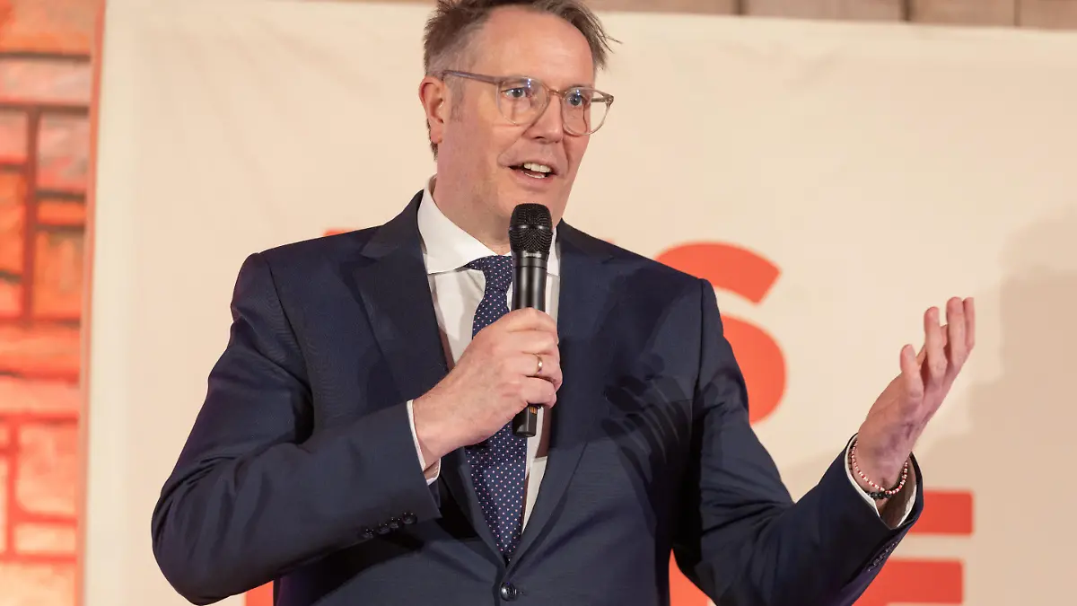 Alexander Schweitzer, Ministerpräsident von Rheinland-Pfalz und SPD-Spitzenkandidat für die Landtagswahl 2026, am 17.03.2026 bei einem Termin seiner Alexander Schweitzer Tour in Neuwied. Mit der Tour besucht Schweitzer bis zur Landtagswahl am 22. März 2026 zahlreiche Orte im Land.
