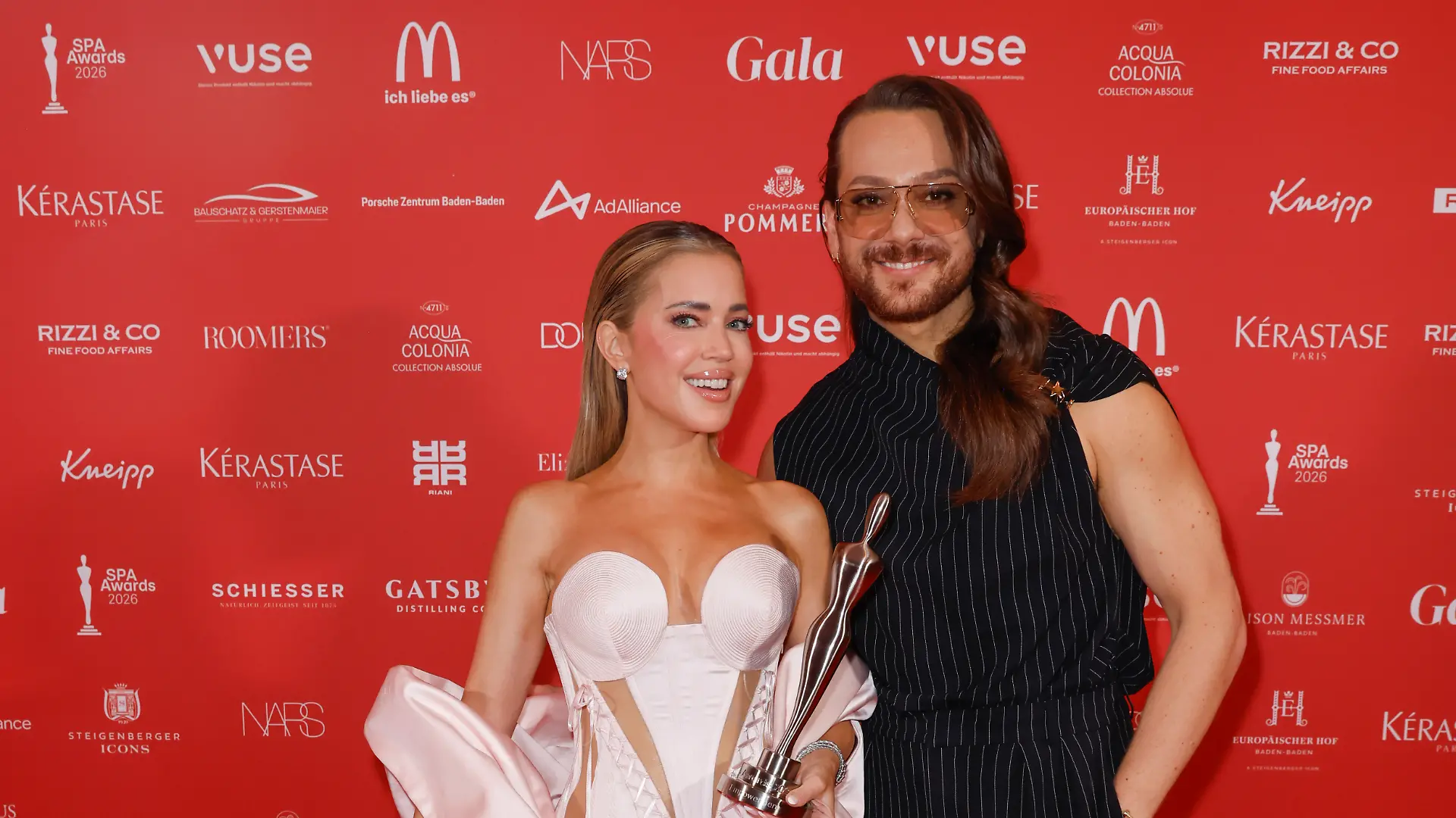 Sylvie Meis ist Gewinnerin des „Female Empowerment”-Awards. Die Laudatio auf sie hielt Ricardo Simonetti 