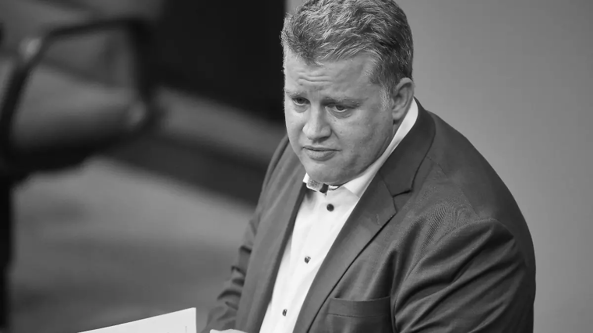 Berlin, Deutschland: Deutscher Bundestag: 35. Bundestagssitzung: Carsten Träger, SPD