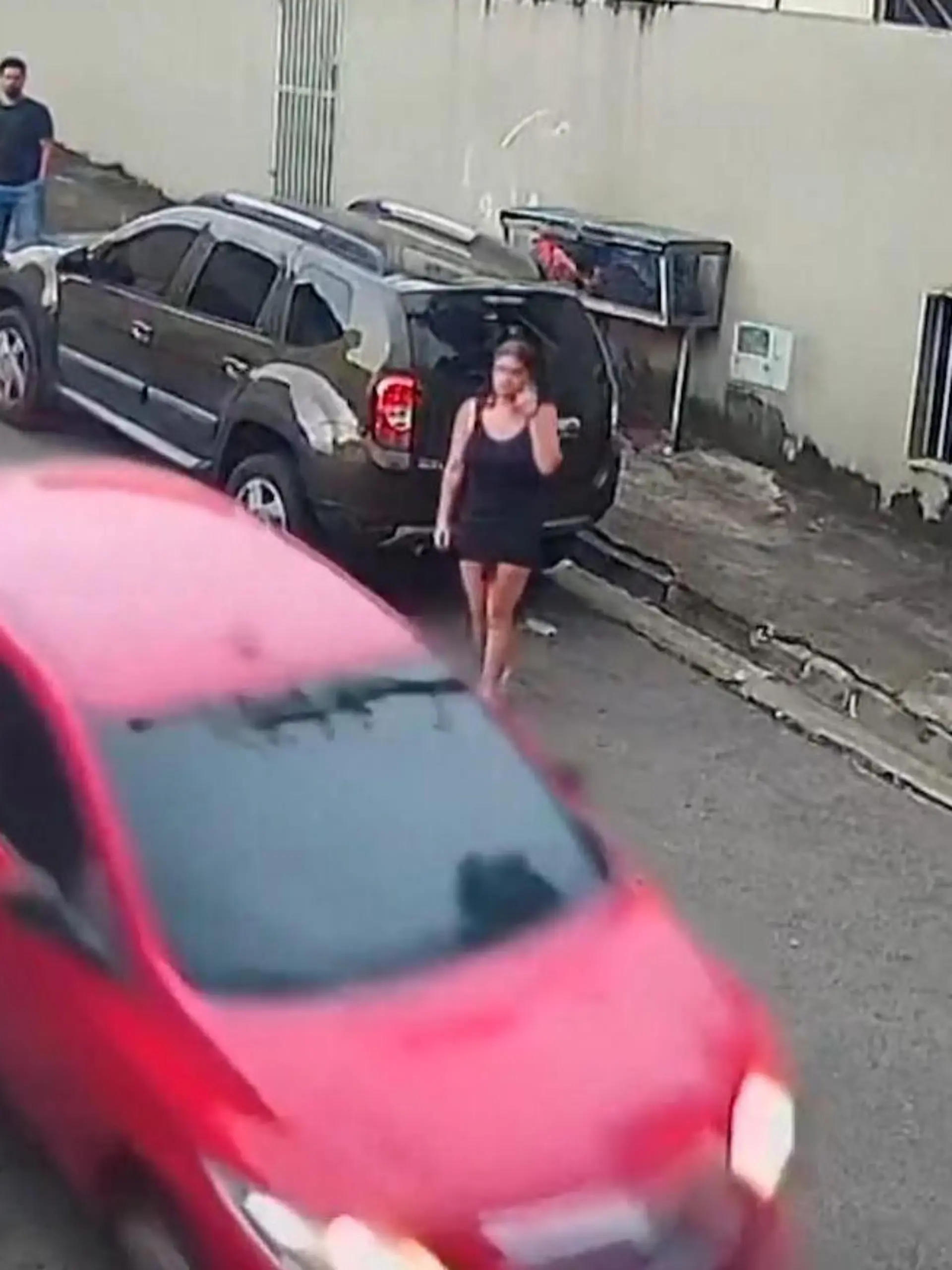 Schock-Moment vor Kinderbetreuung! Mann klaut Auto – samt Baby!  