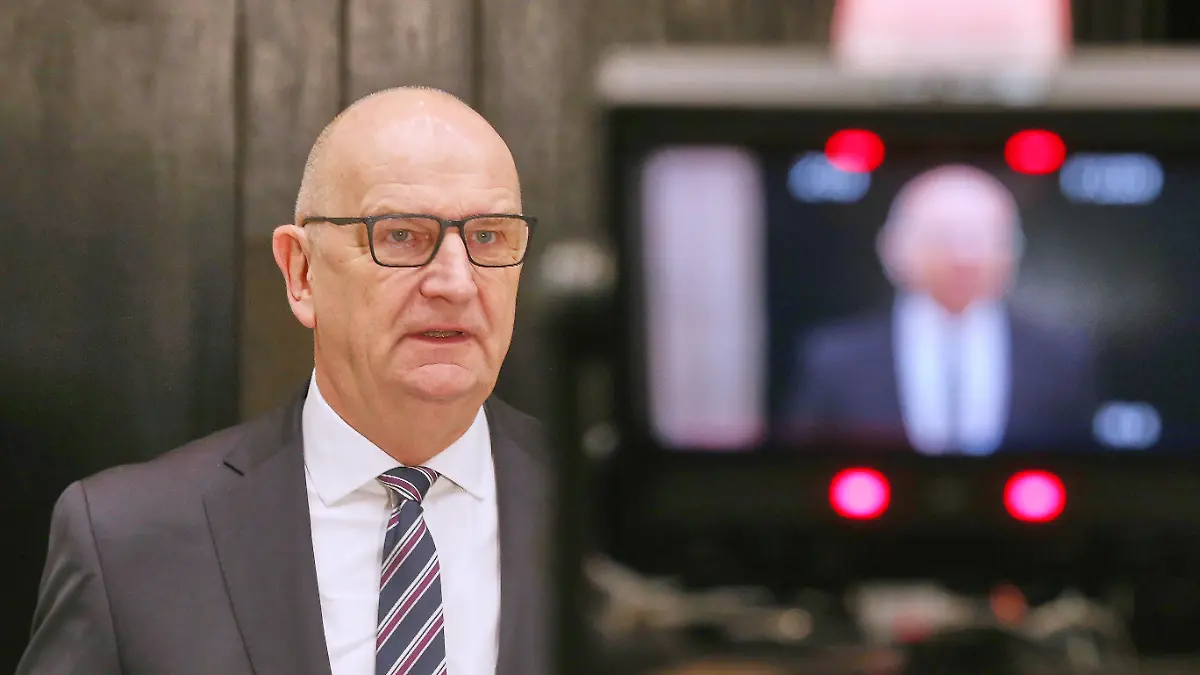 Berlin, Deutschland: Bundesrat: 1061. Sitzung des Bundesrates: Ministerpräsident von Brandenburg Dietmar Woidke (SPD)