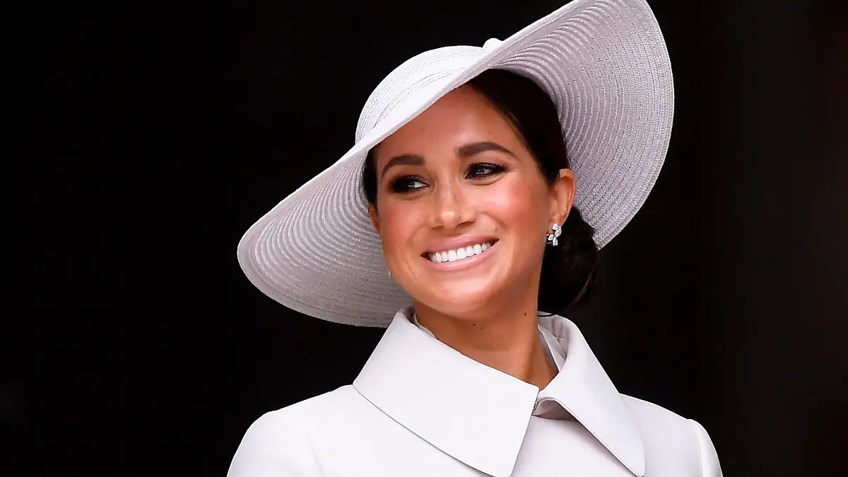 ARCHIV - 03.06.2022, Großbritannien, London: Meghan, Herzogin von Sussex, verlässt nach der Dankes-Messe die St. Paul's Kathedrale, am zweiten Tag der Feierlichkeiten zum Platinjubiläum der Queen. Herzogin Meghan feiert am 04.08.2022 ihren 41. Geburtstag. (zu dpa: Am besten unsichtbar? Großbritannien hadert mit Herzogin Meghan) Foto: Toby Melville/PA Wire/dpa +++ dpa-Bildfunk +++