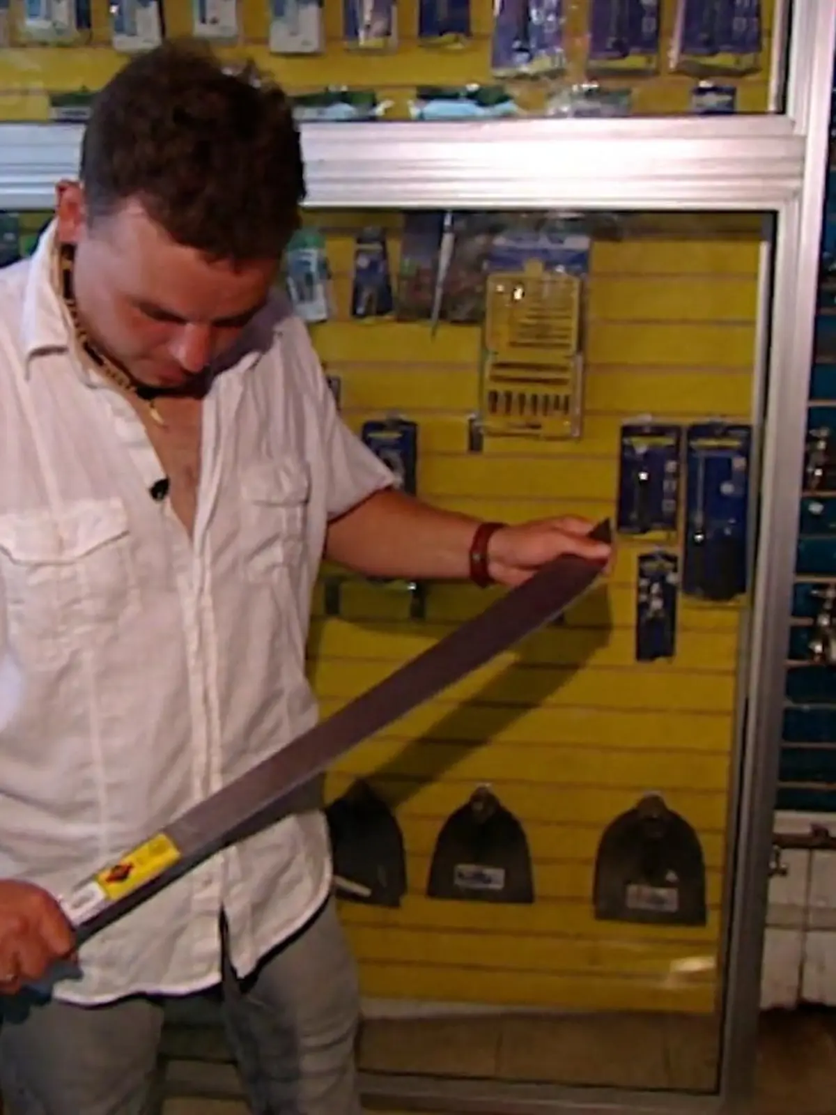 Bild zu: "Timo und Helena rüsten sich für die Wildnis"