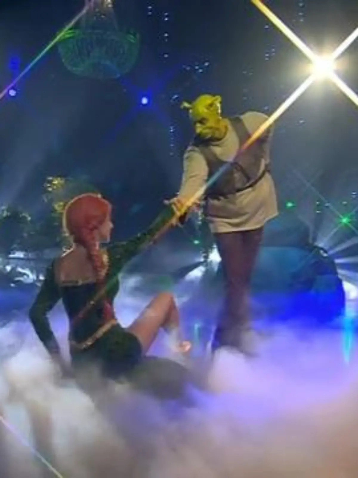 Bild zu: "Ingolf Lück und Ekaterina Leonova als Shrek & Fiona"