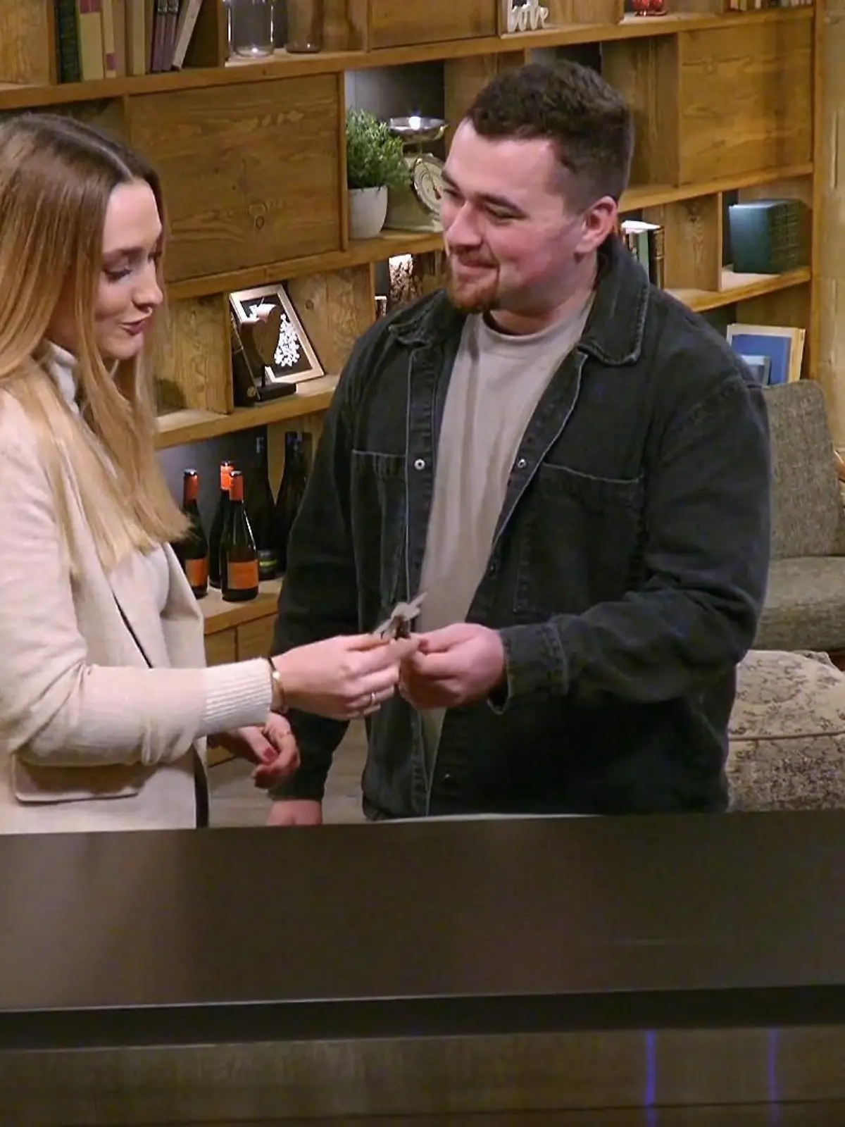 Bild zu: "Erstes Blind Date für Tanja – kann Jakob ihre Nervosität auffangen?"