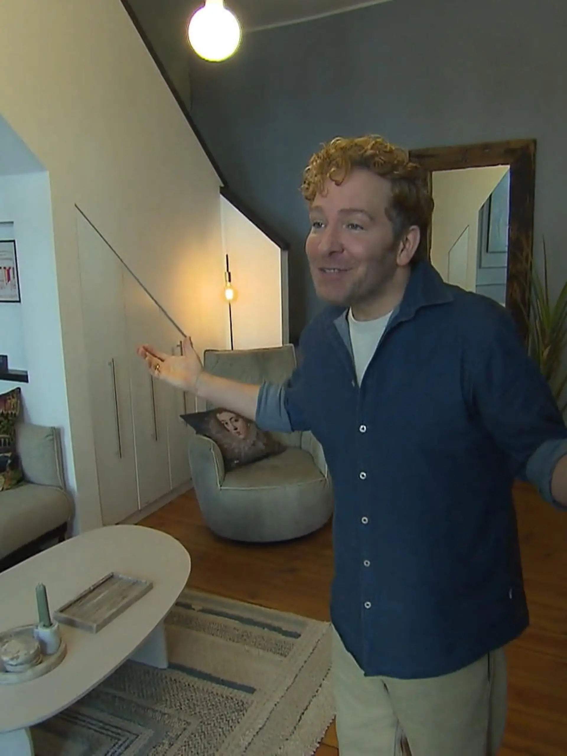 Bild zu: "Thomas präsentiert eine Wohnung, die top gestylt ist"