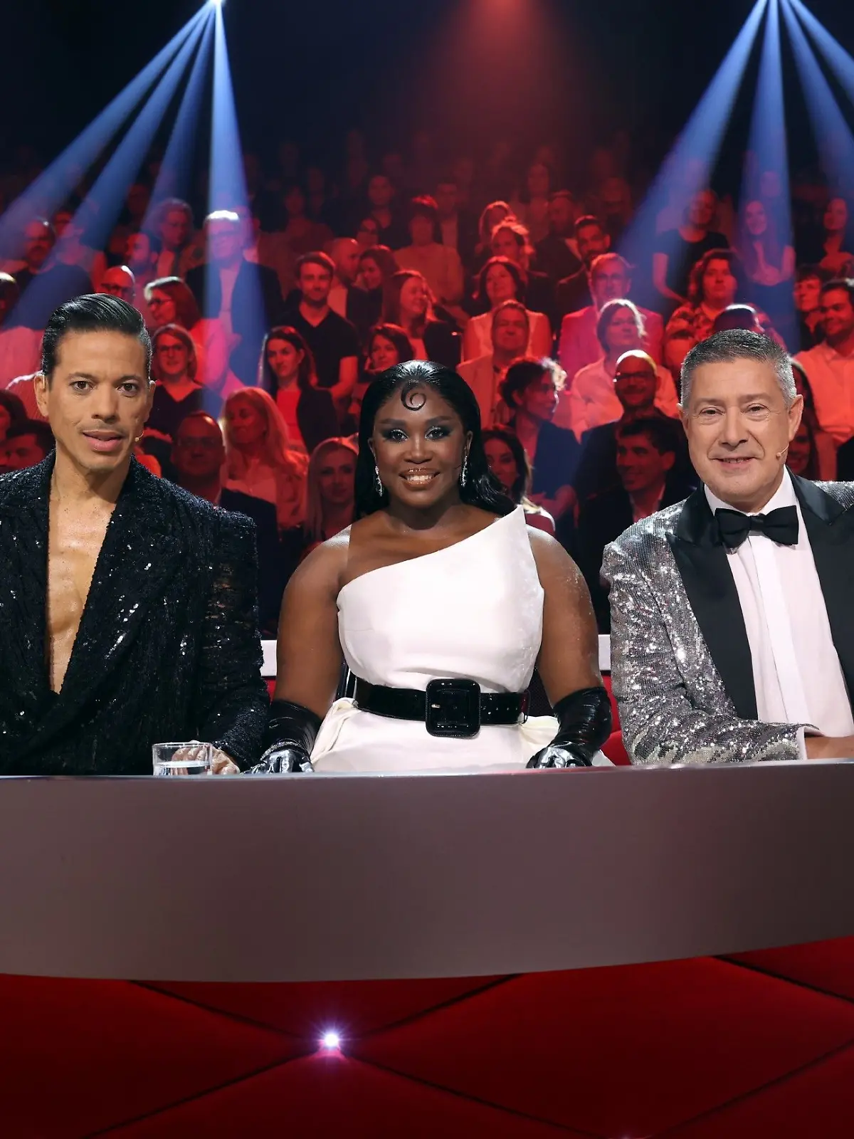 p12 vb k+ Let's Dance - Jury