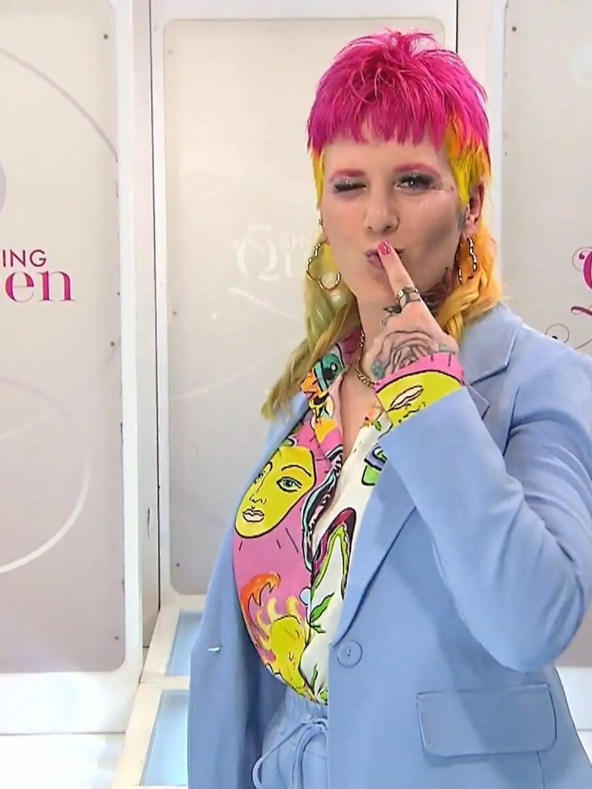 Bild zu: "Auf dem Catwalk zeigt Jennifer ihren Look"