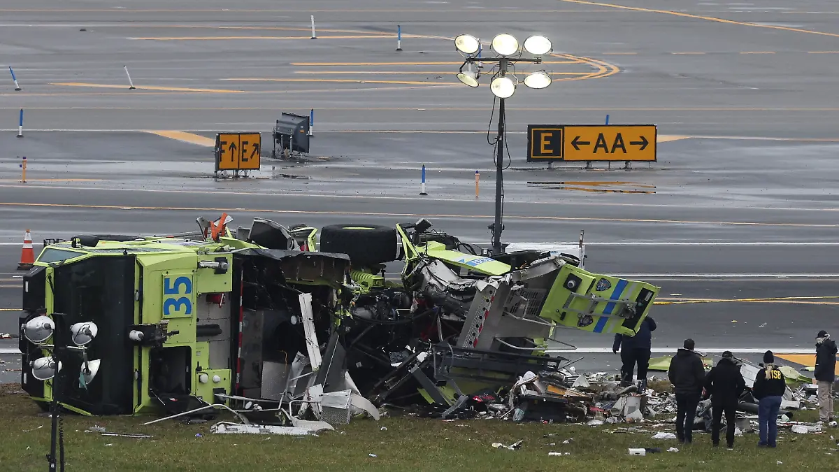 Das umgestürzte Feuerwehrauto