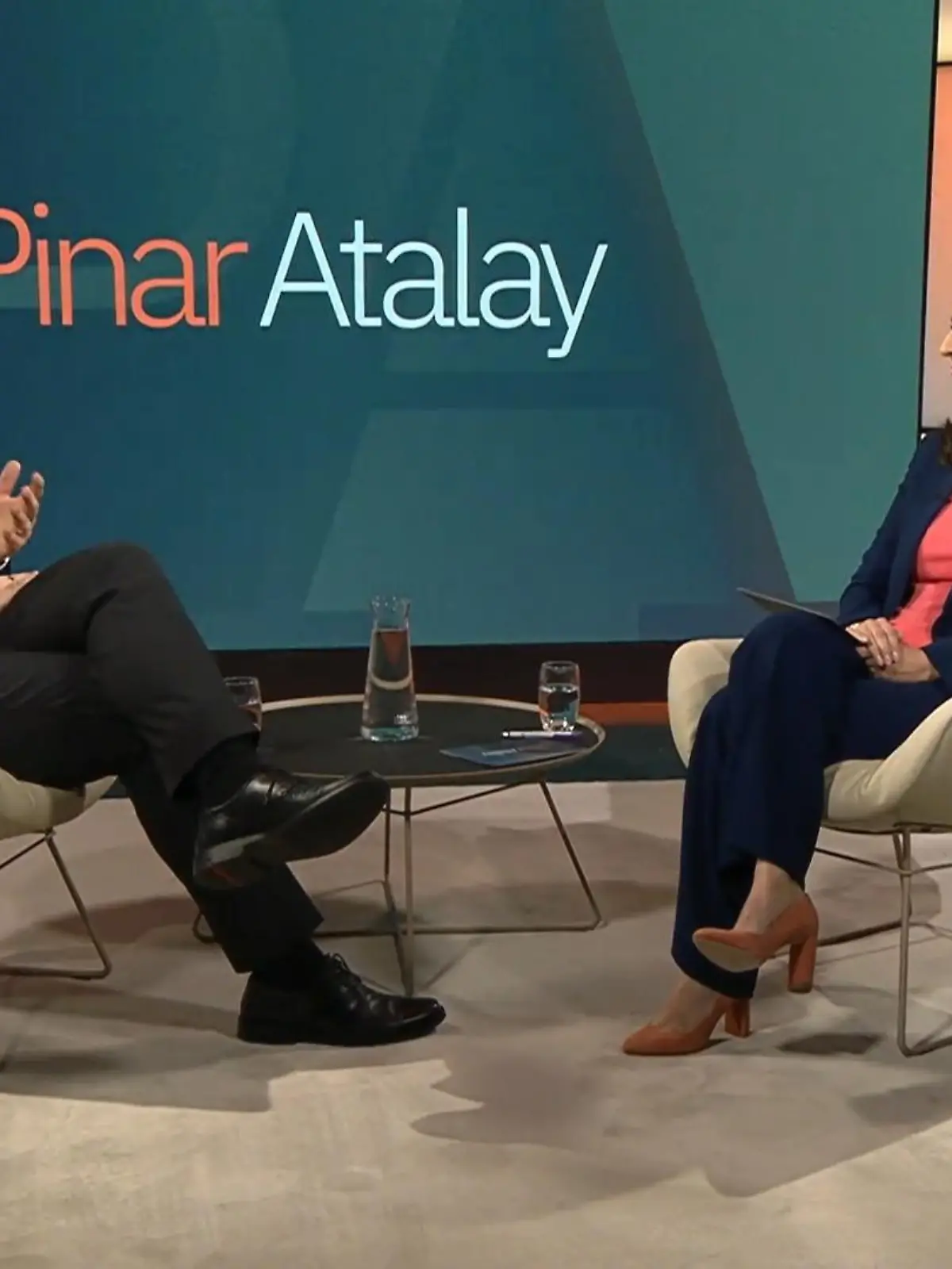 Bild zu: "Pinar Atalay interviewt Lars Klingbeil"