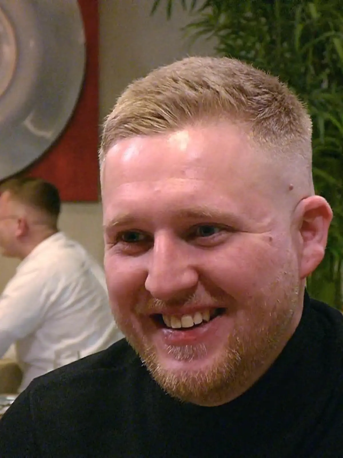 Bild zu: "Tobi feiert Christins Art"