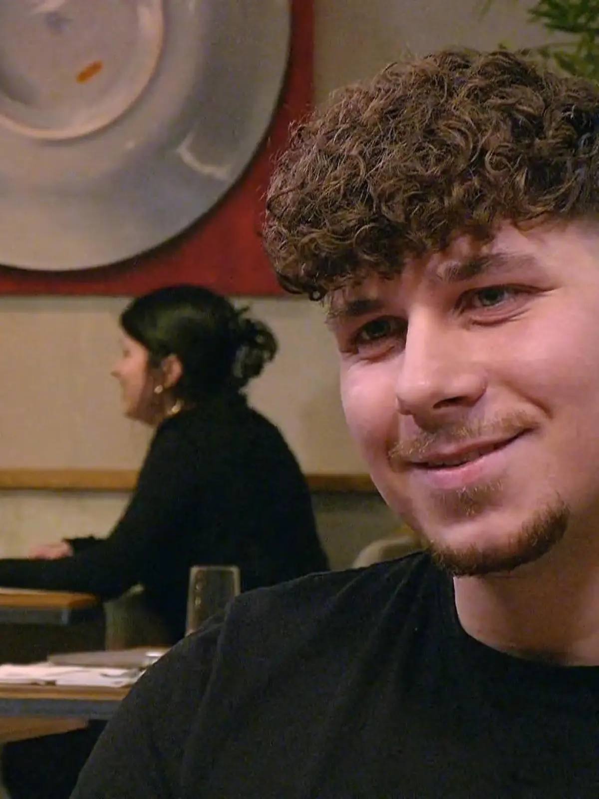 Bild zu: "Hendrik sucht seine Zukunft – und Lisas Augen treffen ihn direkt"