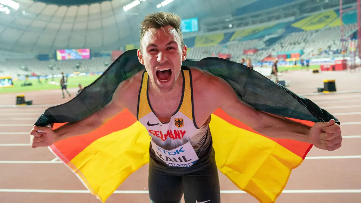 dpatopbilder - 04.10.2019, Katar, Doha: Leichtathletik, IAAF Weltmeisterschaft im Khalifa International Stadium: Zehnkampf, Männer, 1500 Meter. Niklas Kaul aus Deutschland jubelt nach dem Gesamtsieg. Foto: Michael Kappeler/dpa +++ dpa-Bildfunk +++