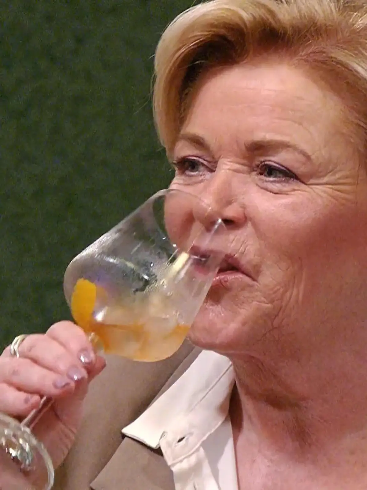 Bild zu: "Peter ist hin und weg von Ilona – und bei Wein und Essen stimmt es auch"