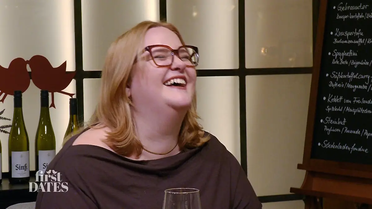 Sarah und Leon matchen beim Musikgeschmack – aber knackt das Date noch die nächste Ebene? Vibe da, Tiefe fehlt