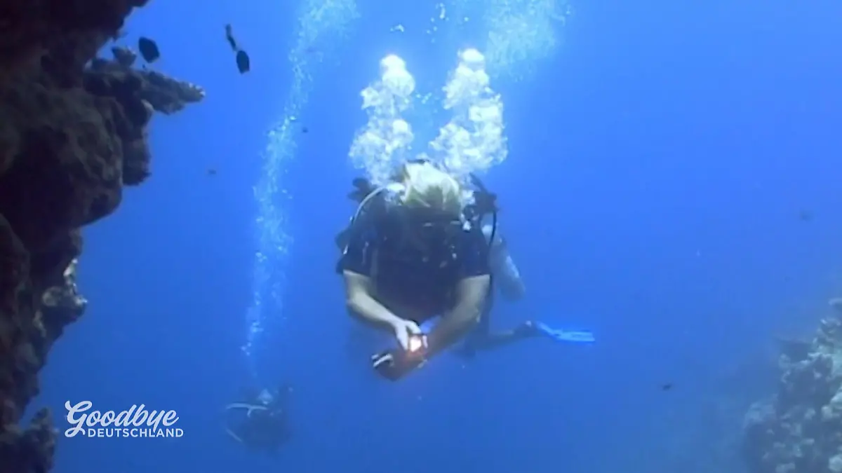 Kathrin muss ihre erste Tauchgruppe führen – klappt das gleich bei der Bewährungsprobe? Erste Probe unter Wasser